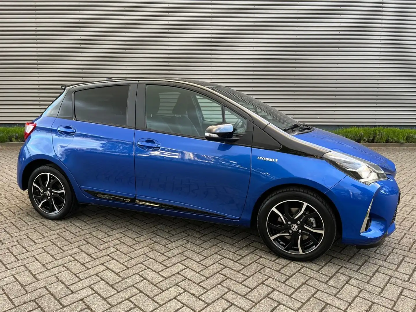 Toyota Yaris 1.5 Hybride Bi-Tone Plus Automaat Parkeercamera EC Blauw - 2