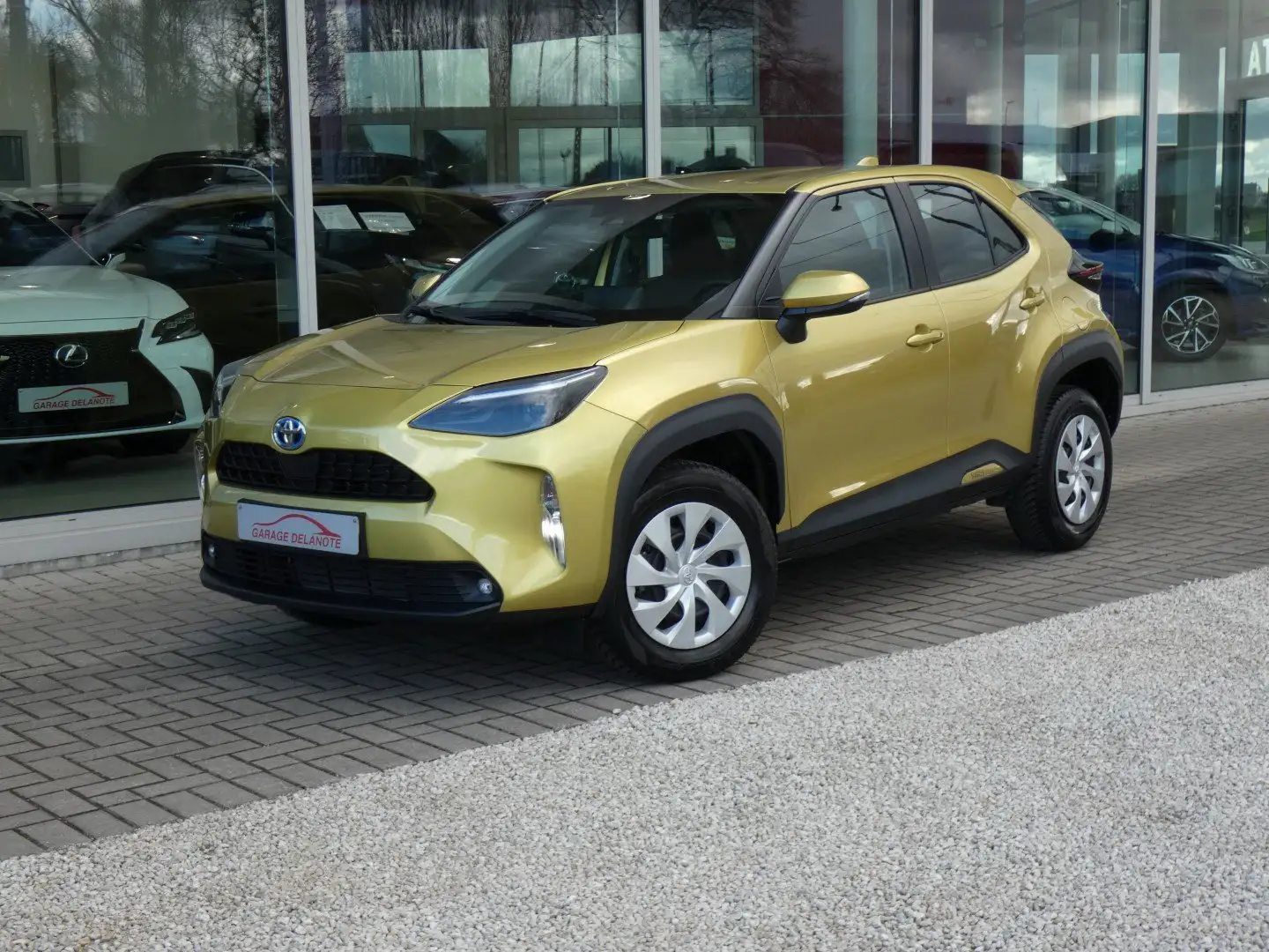 Toyota Yaris Cross 1.5i HYBRID Dynamic +Carplay +Parkeercamera Gold - 2