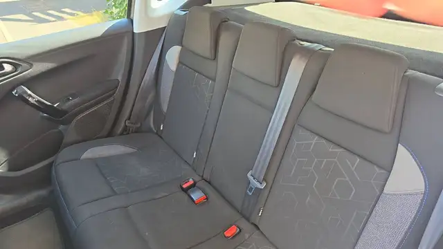 Peugeot 2008 view 9