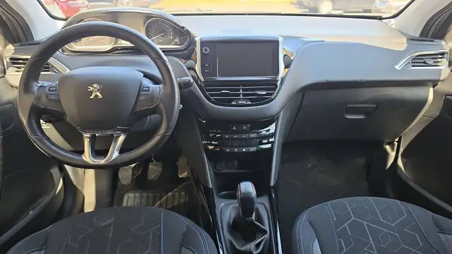 Peugeot 2008 view 11
