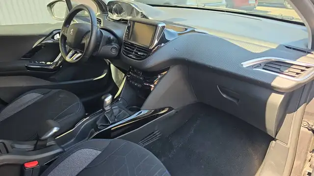 Peugeot 2008 view 10