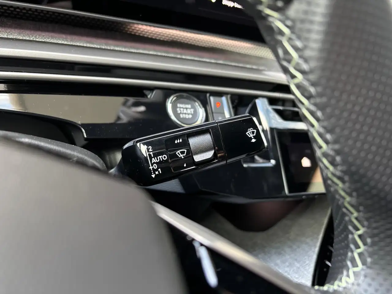Peugeot 3008 GT MHEV 145 e-DSC6 Navi ACC Kamera 19" LED 21