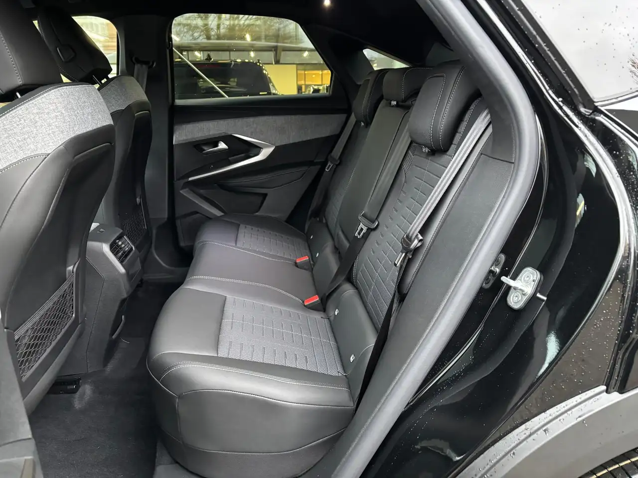 Peugeot 3008 GT MHEV 145 e-DSC6 Navi ACC Kamera 19" LED 18