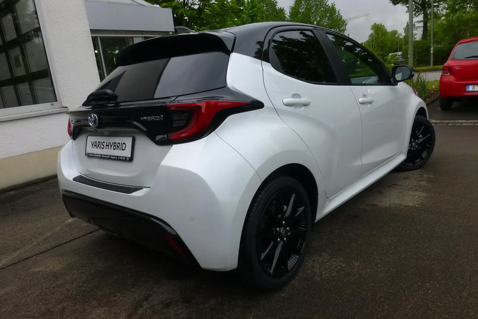Toyota Yaris Hybrid Style m. Komfort-Paket 68 kW (92 PS), Va... Weiß - 2