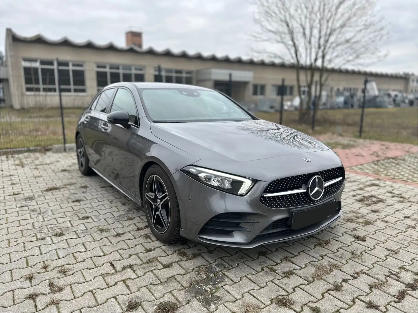 Mercedes-Benz A 180 A -Klasse AMG Business Solution Grigio - 2