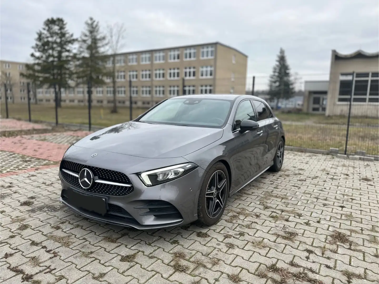 Mercedes-Benz A 180 A -Klasse AMG Business Solution Grigio - 1