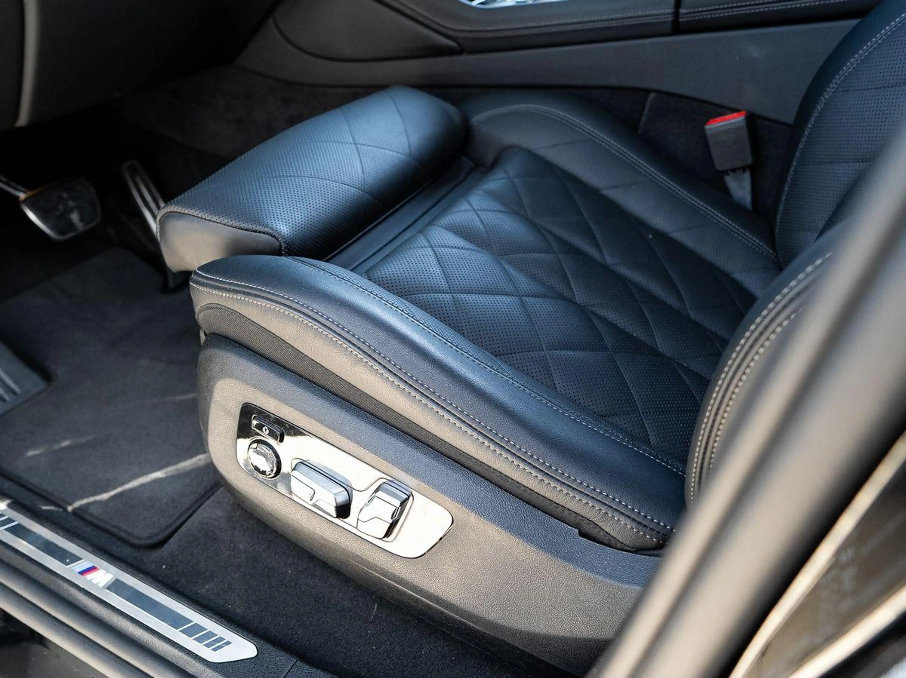 BMW X6 xDrive40i M-SportPRO 22 HuD PANO K-Sitz-Lüft — photo 14