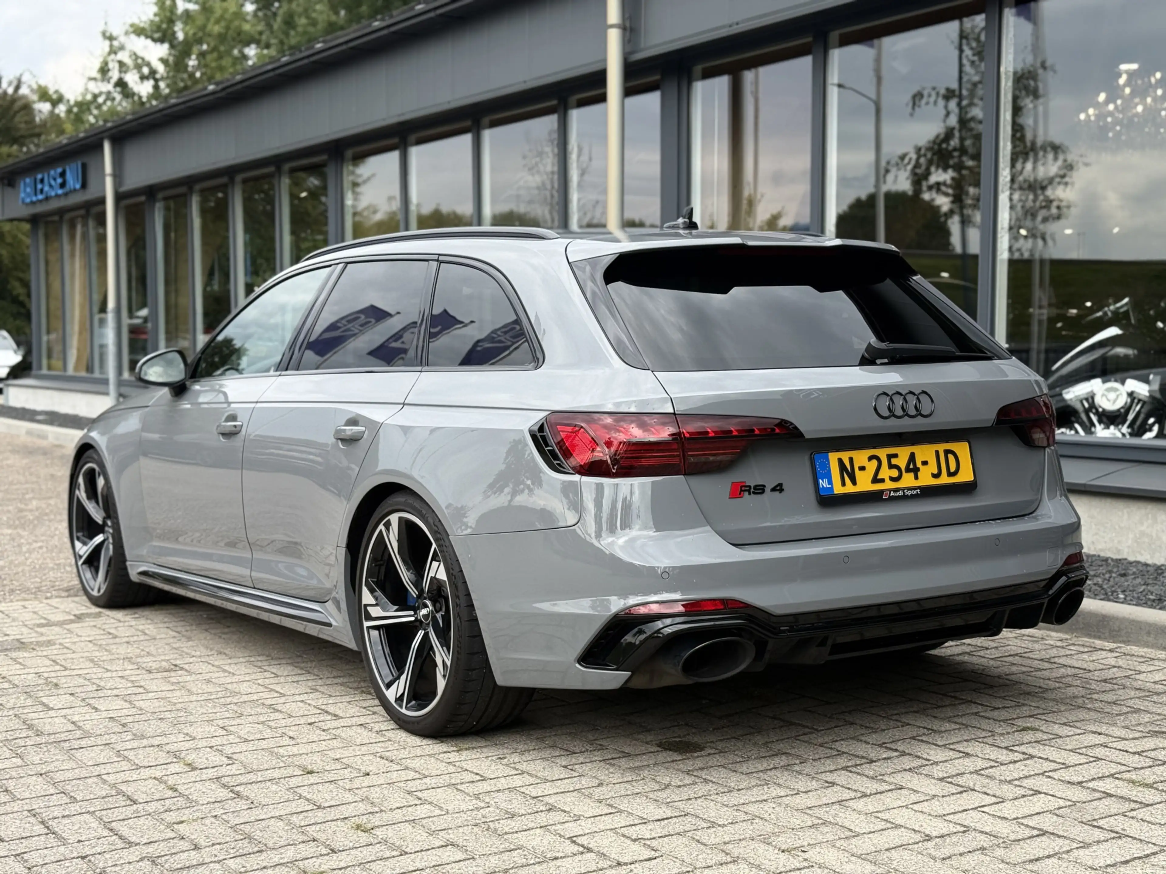 Audi RS4 Avant 2.9 TFSI quattro B&O Massage — photo 2