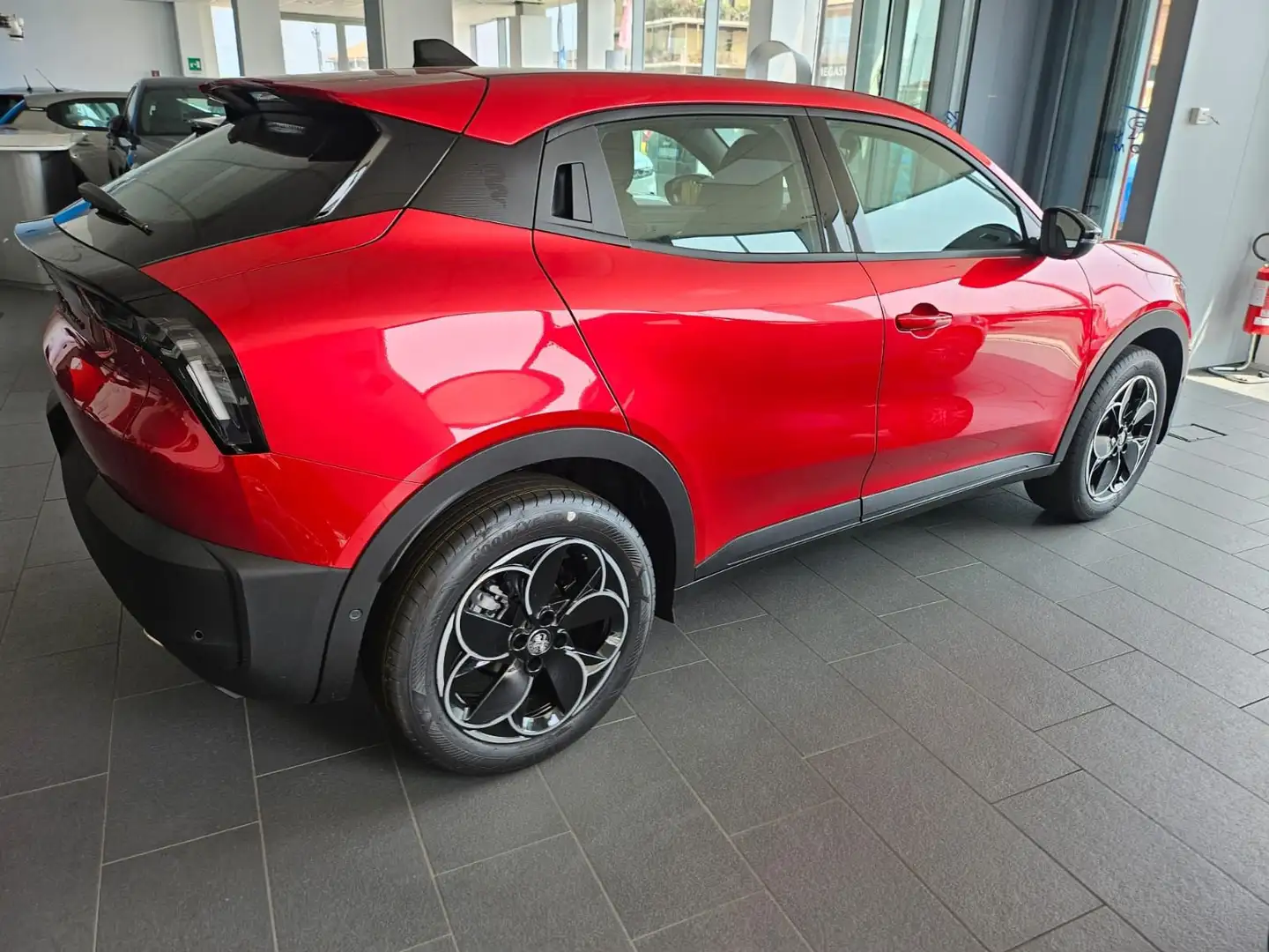 Alfa Romeo Junior 1.2 ibrida 145cv edct6 Rood - 2