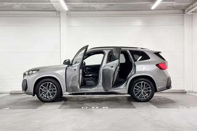 BMW Ix1 view 3