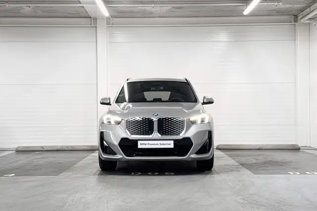 BMW Ix1 view 6