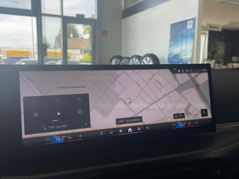 BMW 330 i xDrive Tour. M Sport HUD/PANO/AHK/360°/19" — photo 11