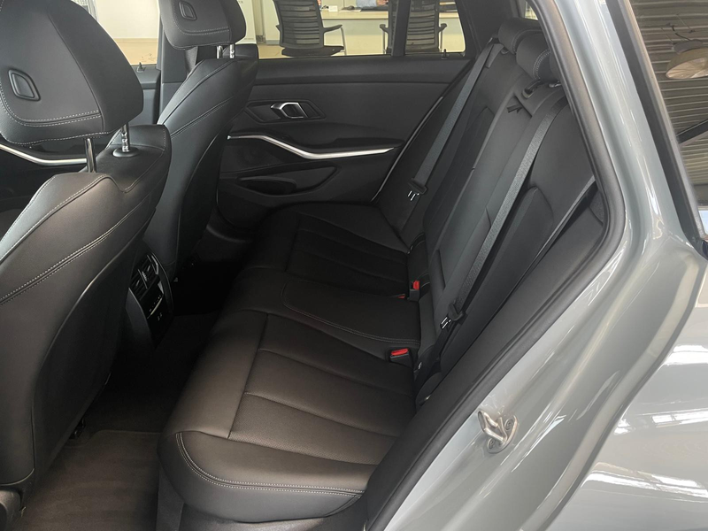 BMW 330 i xDrive Tour. M Sport HUD/PANO/AHK/360°/19" — photo 15