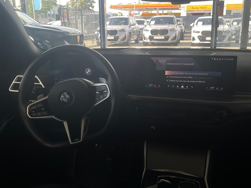 BMW 330 i xDrive Tour. M Sport HUD/PANO/AHK/360°/19" — photo 8