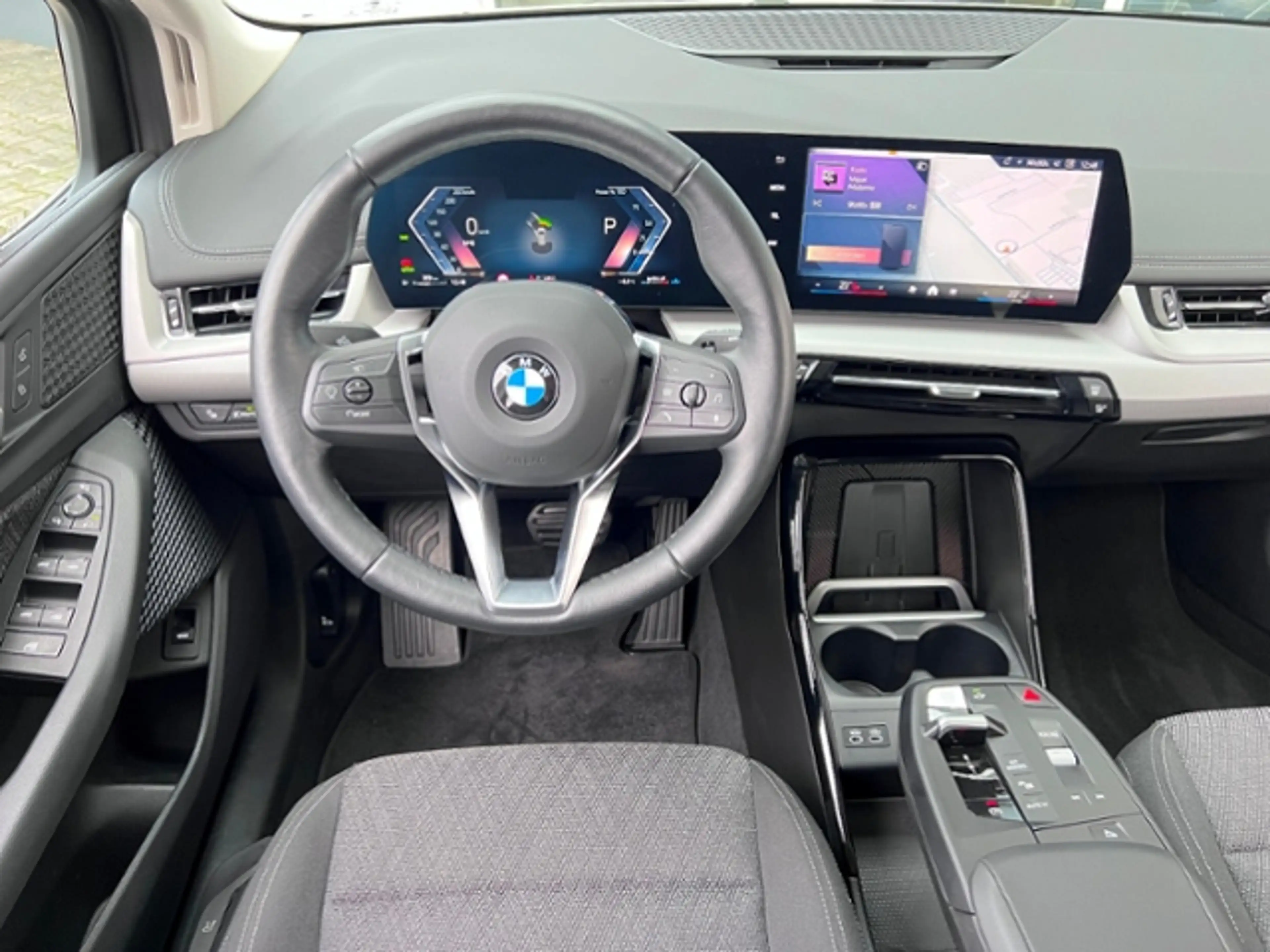 BMW 220 i adapt.LED AHK DAB Komfortzugang Active Tourer — photo 9