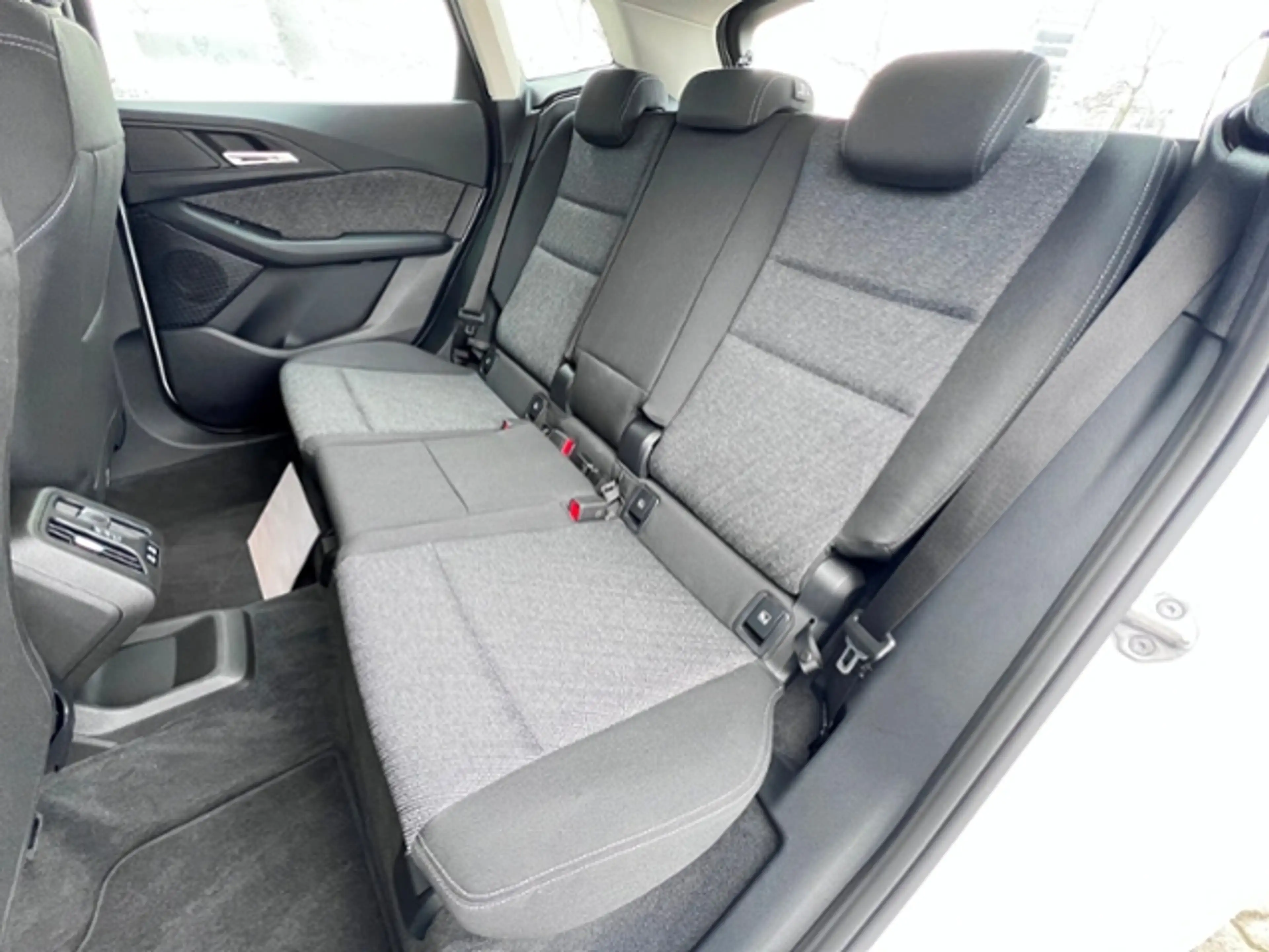 BMW 220 i adapt.LED AHK DAB Komfortzugang Active Tourer — photo 17