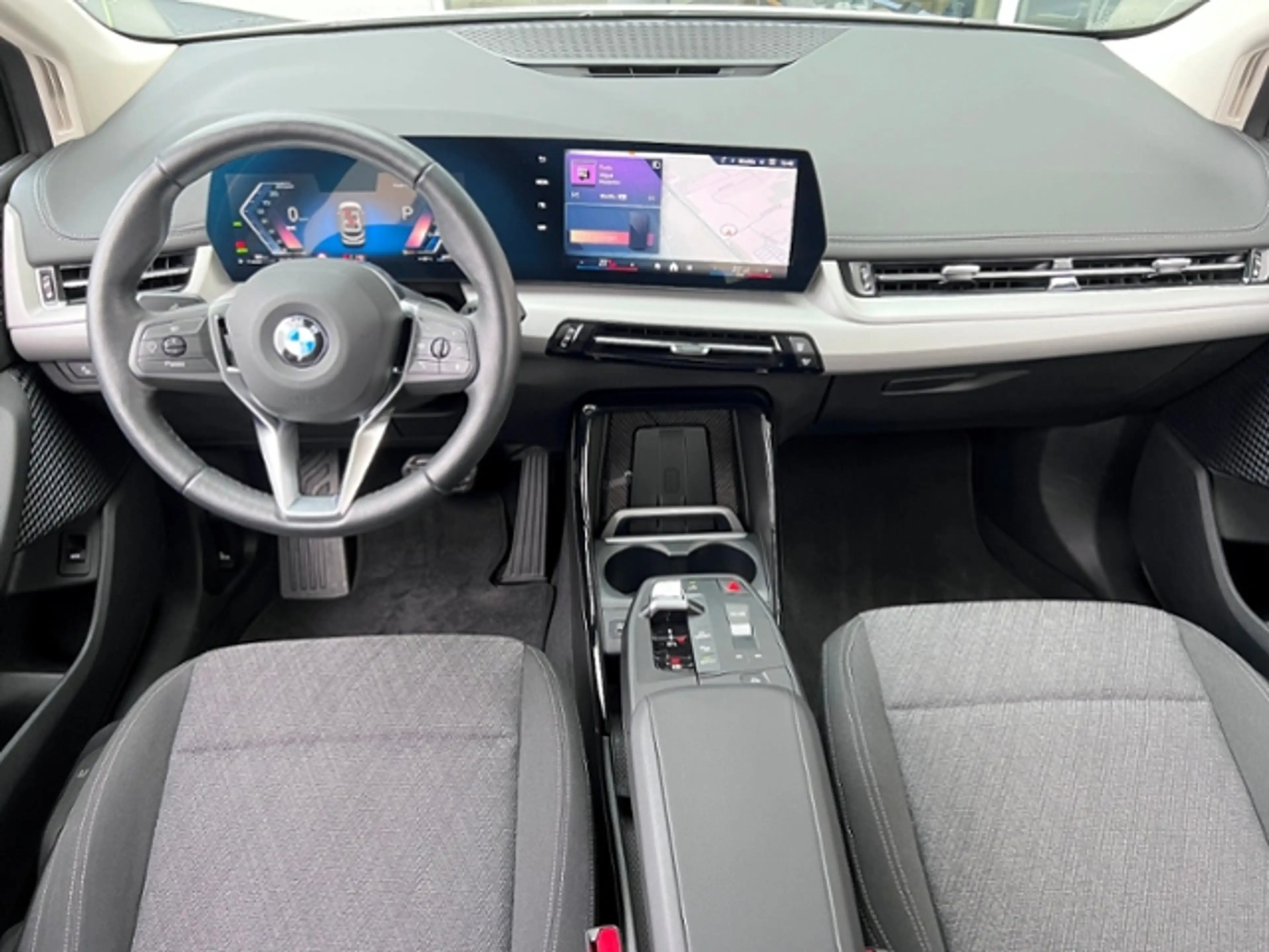 BMW 220 i adapt.LED AHK DAB Komfortzugang Active Tourer — photo 8