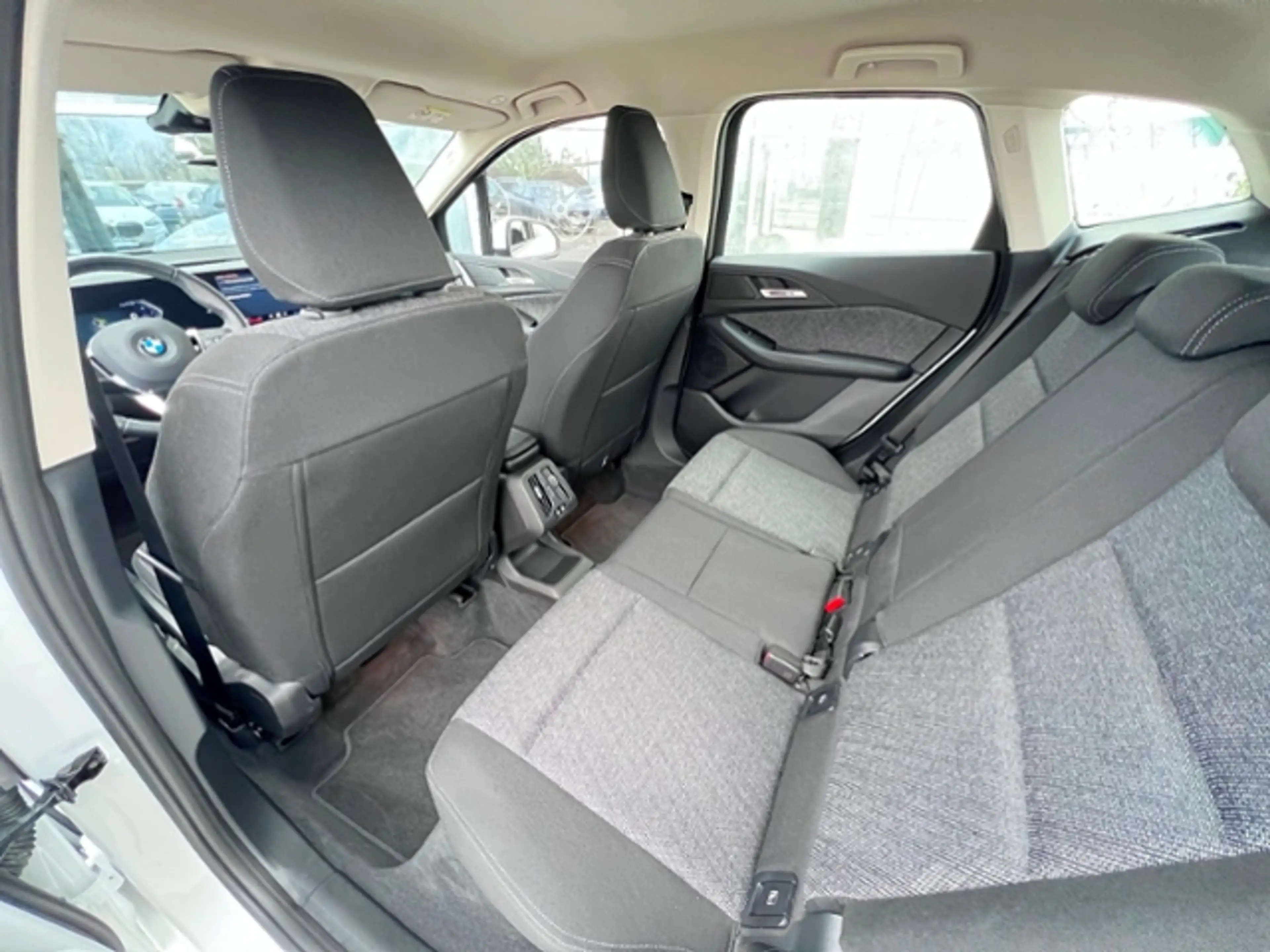 BMW 220 i adapt.LED AHK DAB Komfortzugang Active Tourer — photo 16