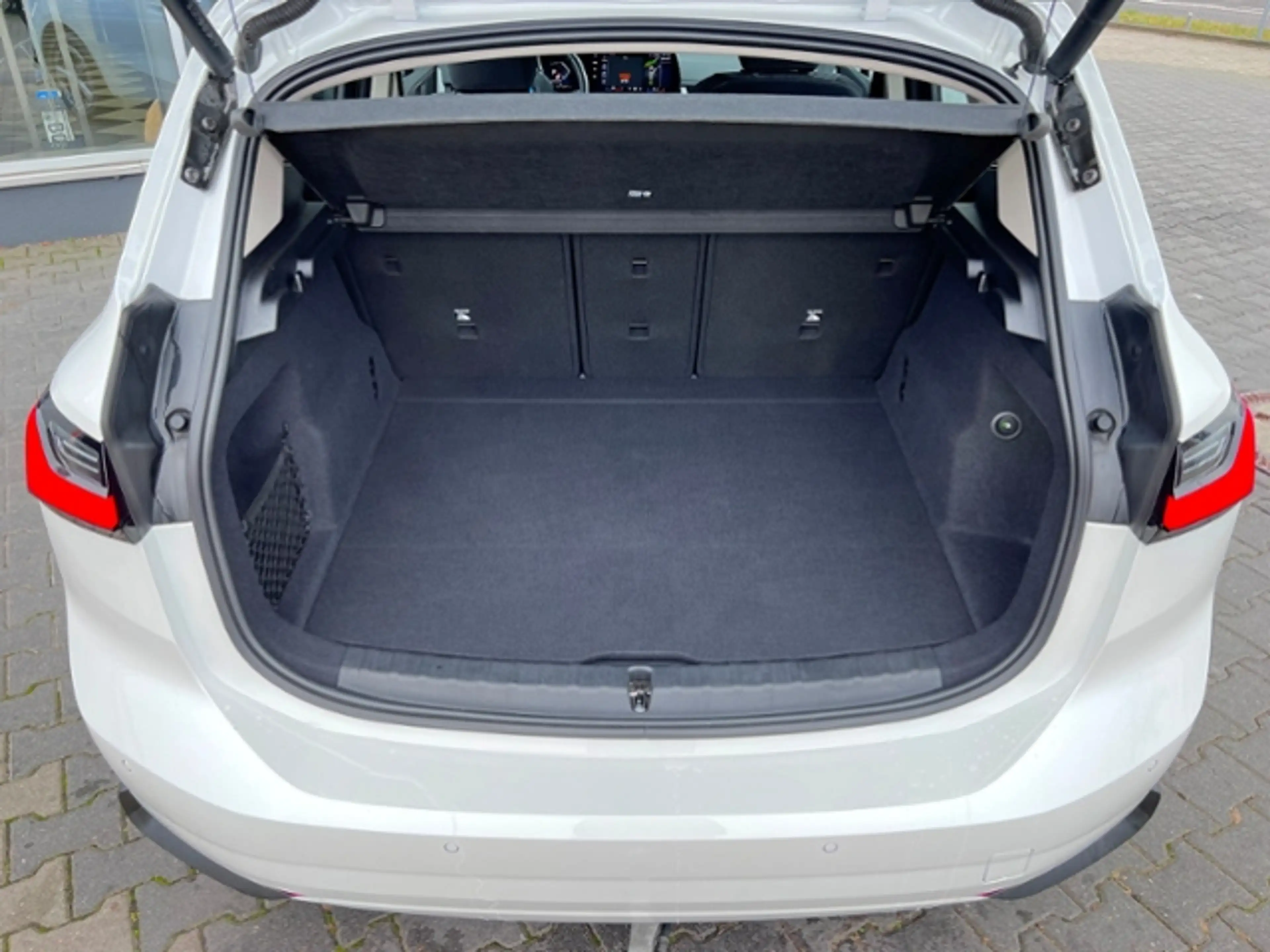 BMW 220 i adapt.LED AHK DAB Komfortzugang Active Tourer — photo 18