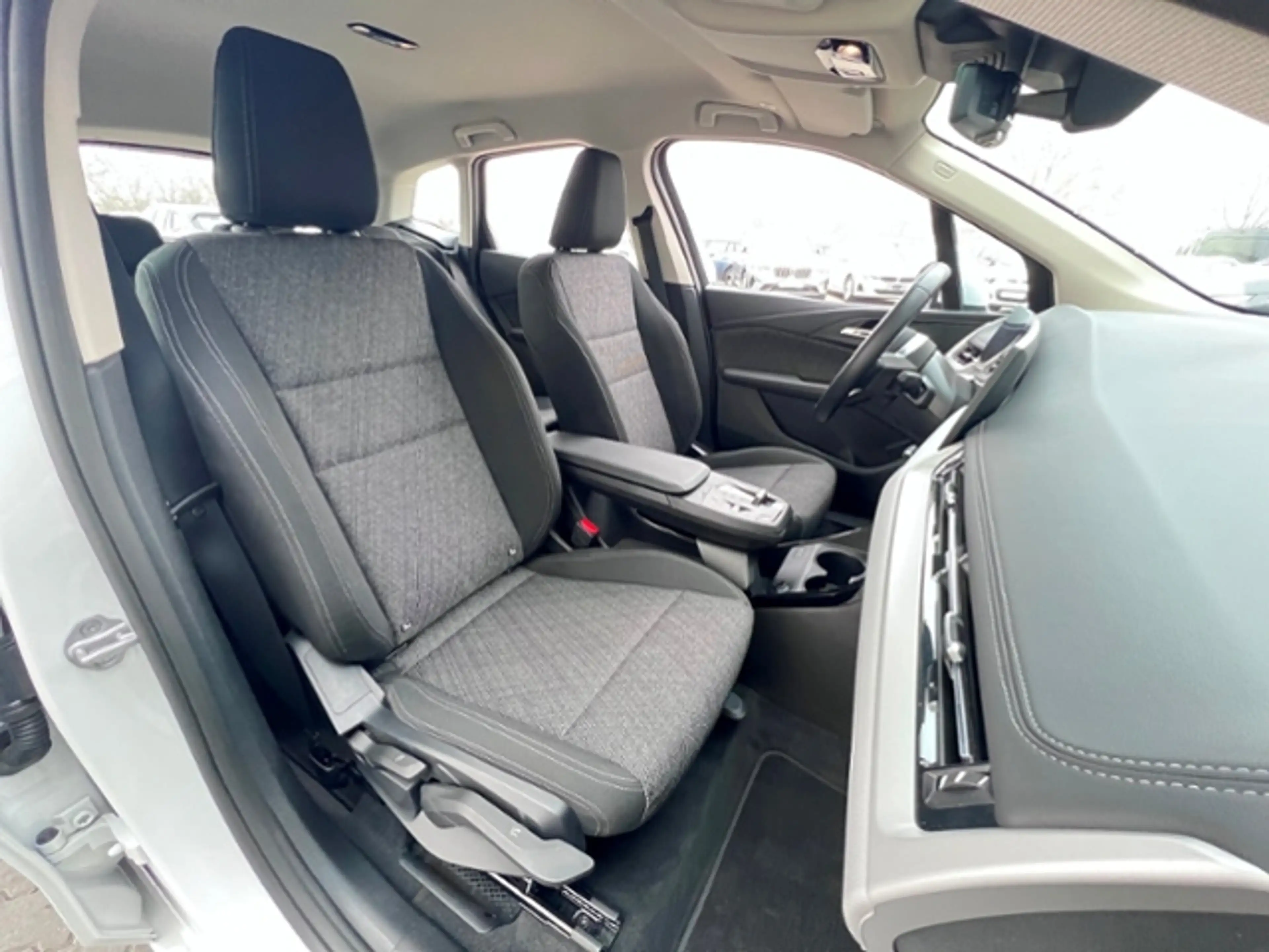 BMW 220 i adapt.LED AHK DAB Komfortzugang Active Tourer — photo 7