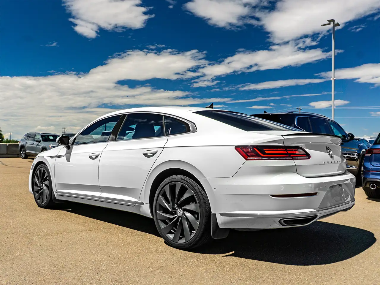 Volkswagen Arteon photo Volkswagen Arteon