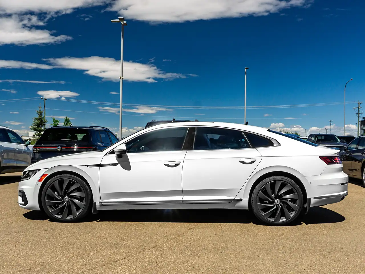 Volkswagen Arteon photo Volkswagen Arteon