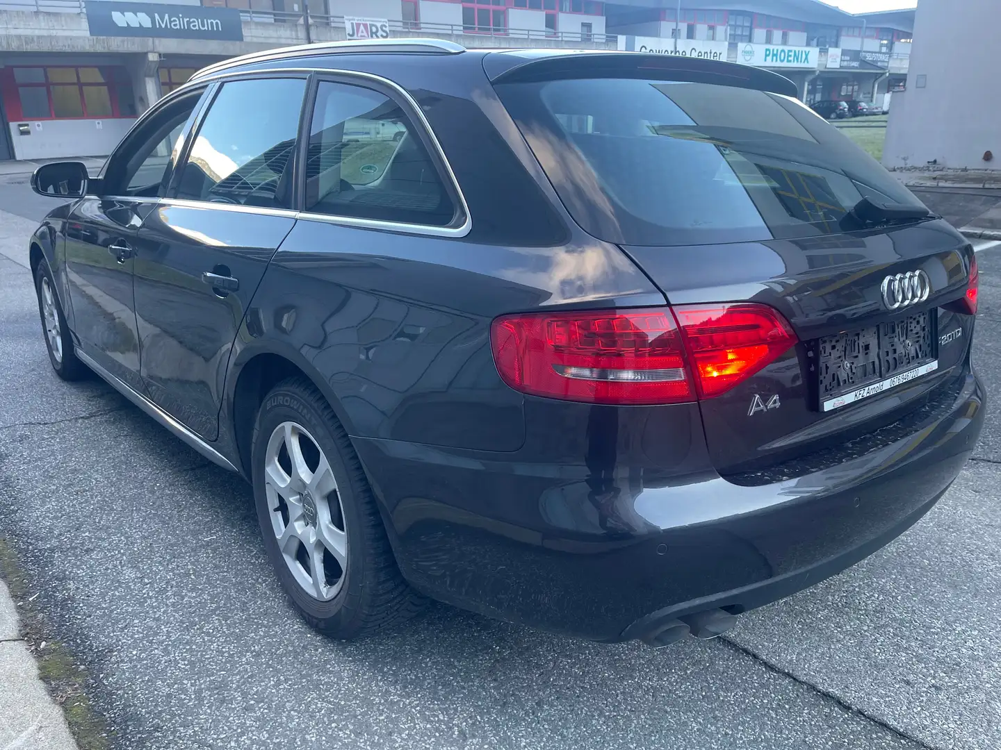 Audi A4 Attraction Grau - 2