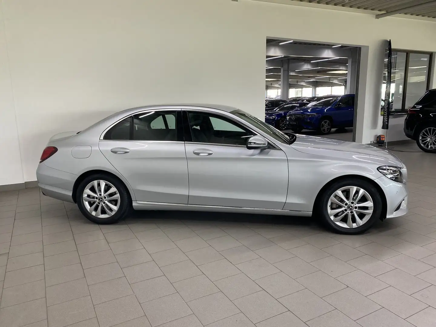 Mercedes-Benz C 220 d AVANTGARDE+AHK+MEMORY+LED+NAVI+KAMERA Silber - 2