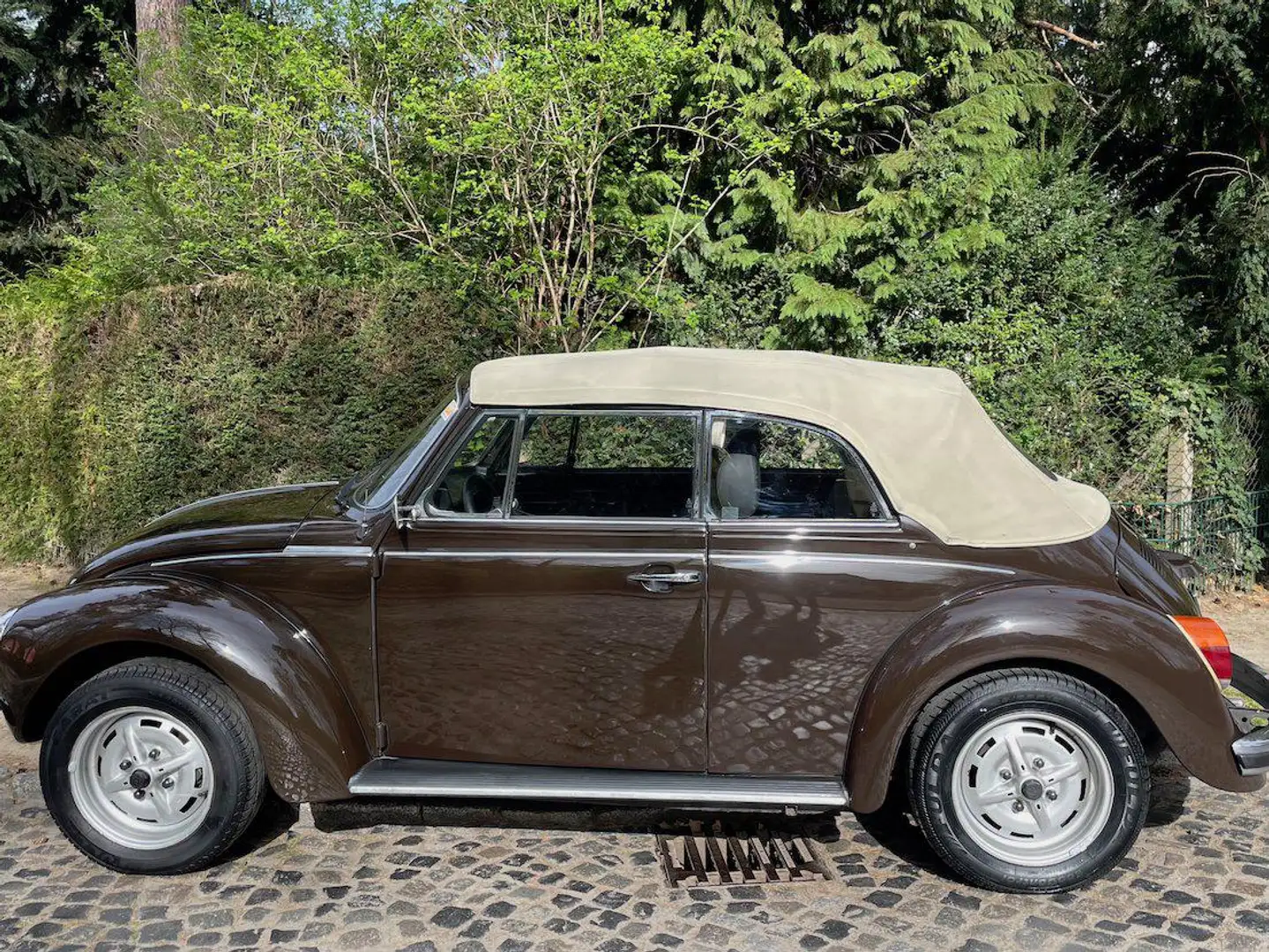 Volkswagen Käfer 1303 Cabrio Ersthand Brun - 1