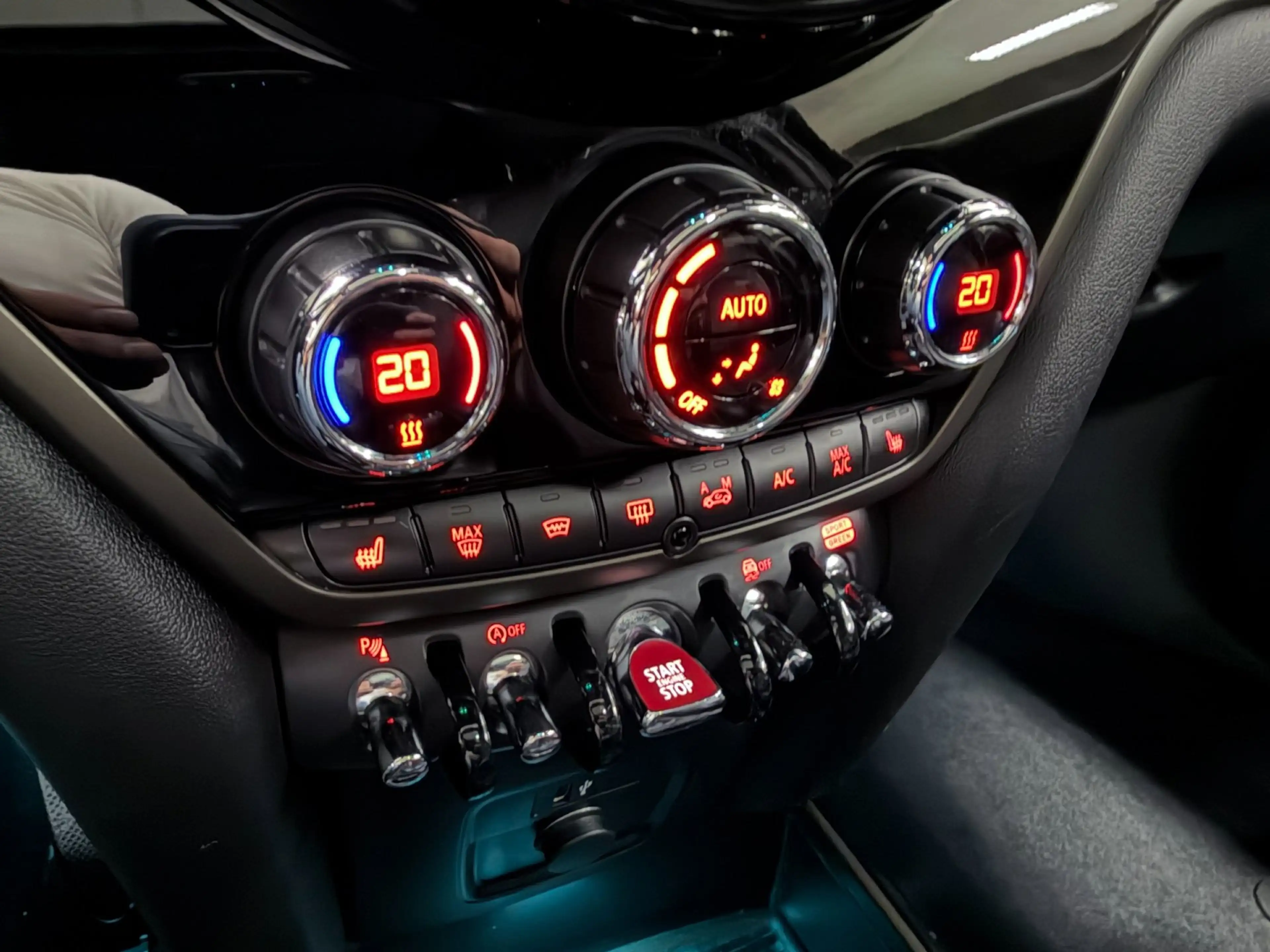 MINI Cooper Countryman 1.5 Chili PANO/LEDER/H-KARDON/NAVI/CAM/CARPLAY/ECC — photo 23