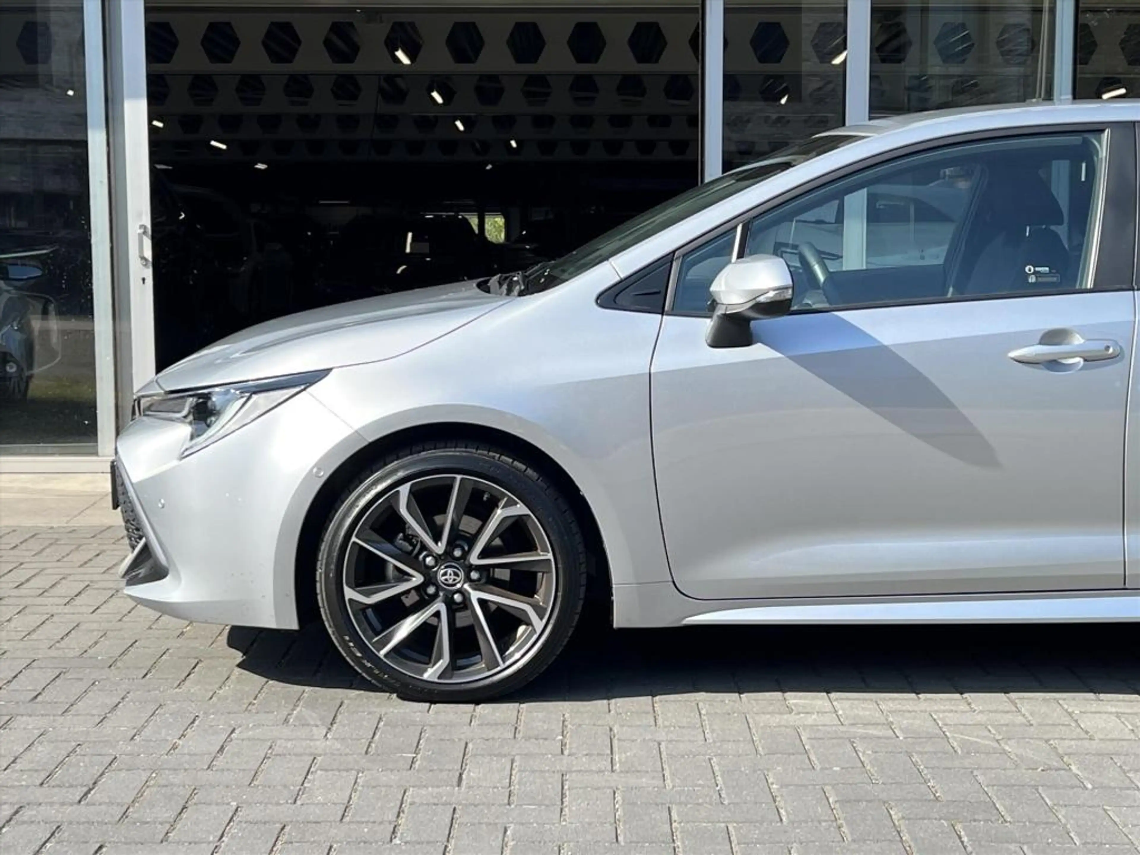 Toyota Corolla 1.8 Hybrid Style | Dodehoekherkenning, Parkeersens — photo 9