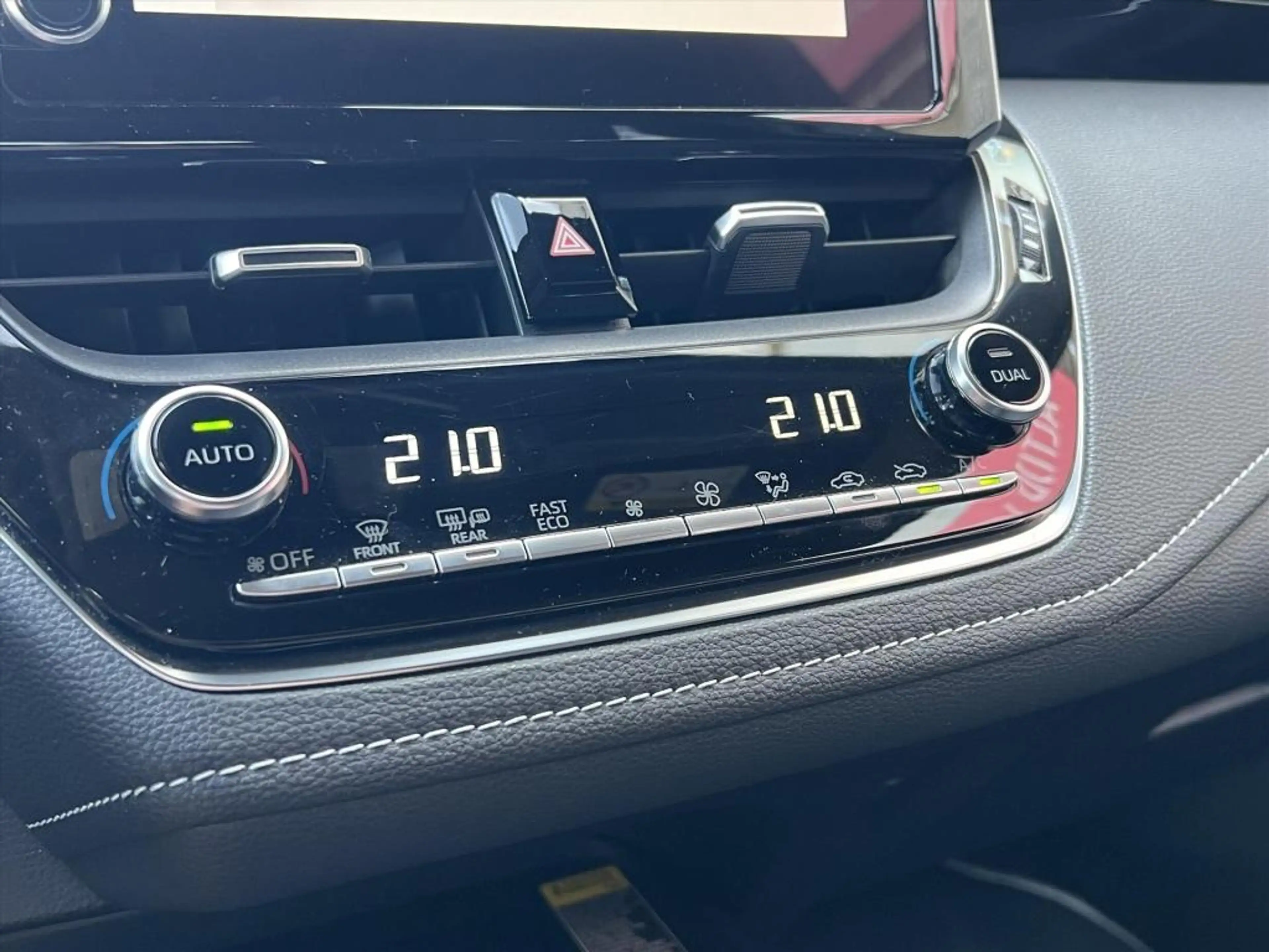 Toyota Corolla 1.8 Hybrid Style | Dodehoekherkenning, Parkeersens — photo 29