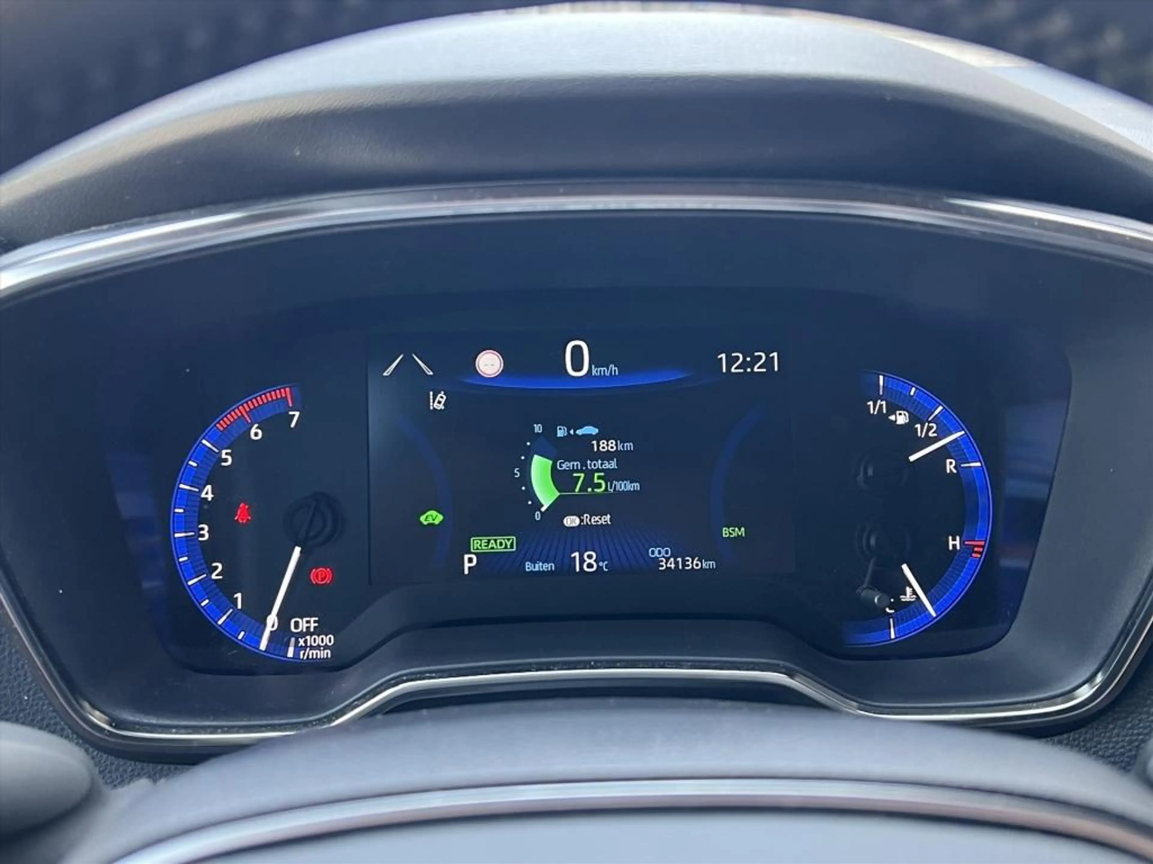 Toyota Corolla 1.8 Hybrid Style | Dodehoekherkenning, Parkeersens — photo 23