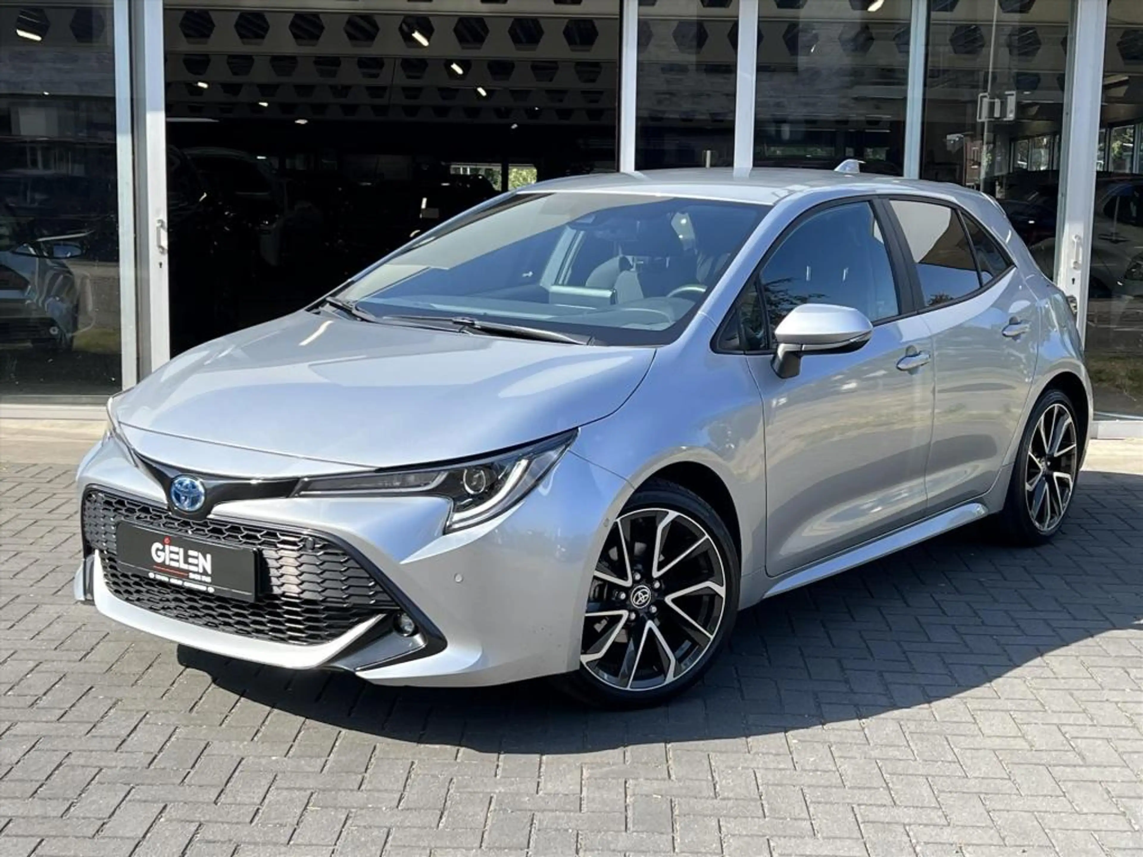 Toyota Corolla 1.8 Hybrid Style | Dodehoekherkenning, Parkeersens — photo 32