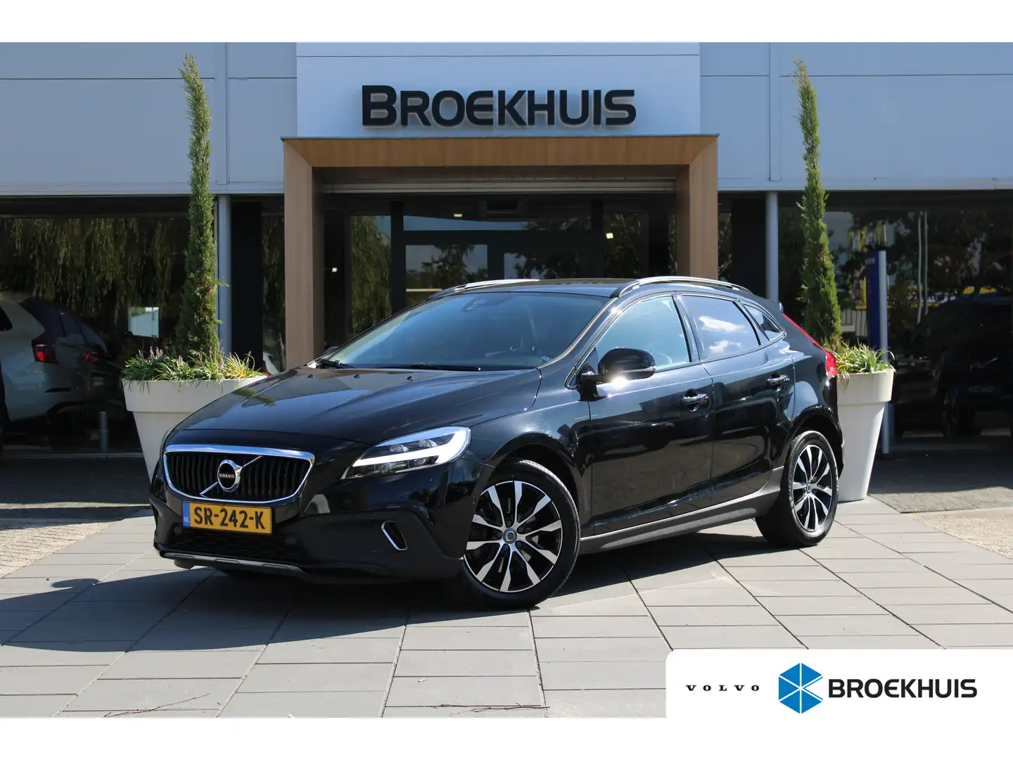 Volvo V40 Cross Country 1.5 T3 Dynamic Edition Noir - 1