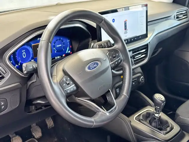 Ford Focus view 18