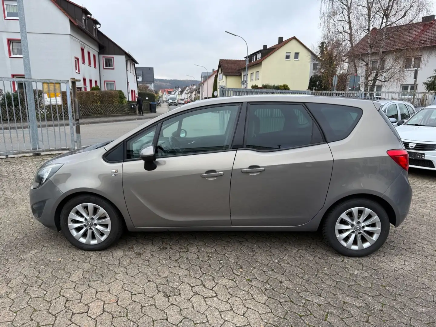 Opel Meriva B SITZHZ,LENKRHZ,EFH, KLI,MET, KD NEU,ALU Gris - 1
