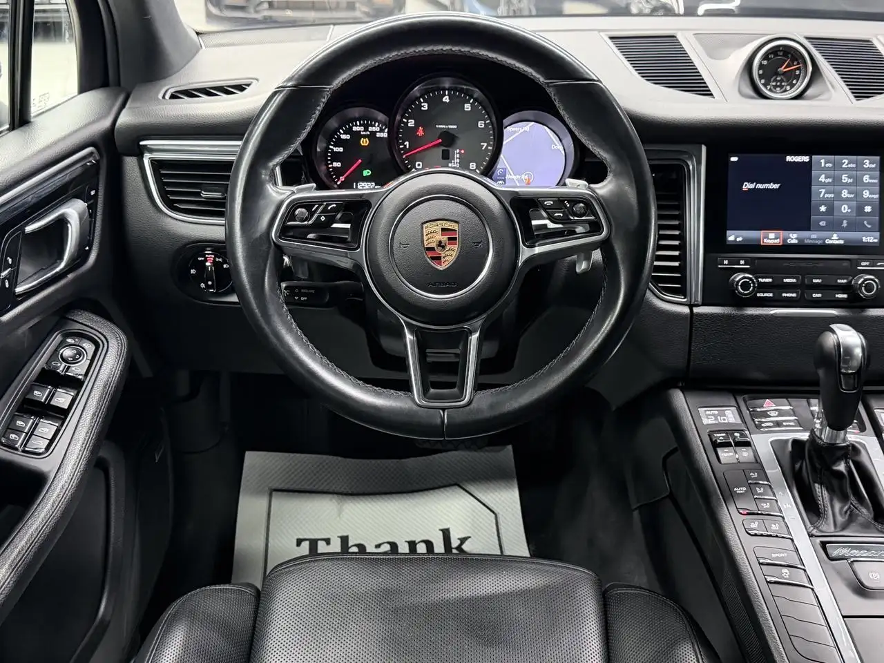 Porsche Macan photo Porsche Macan