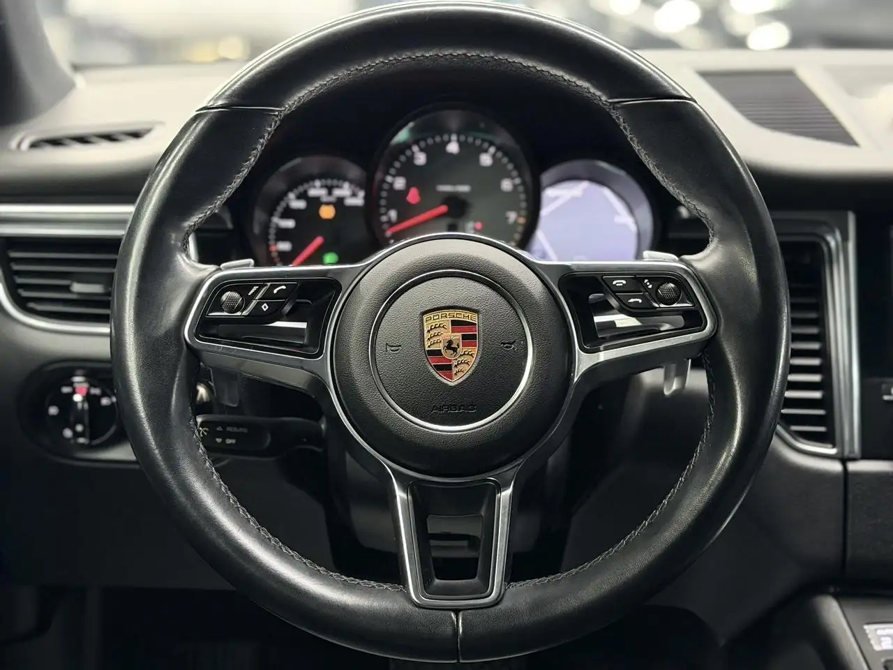 Porsche Macan photo Porsche Macan