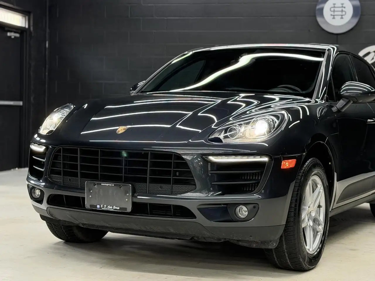 Porsche Macan photo Porsche Macan