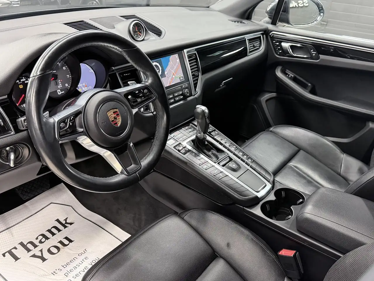 Porsche Macan photo Porsche Macan