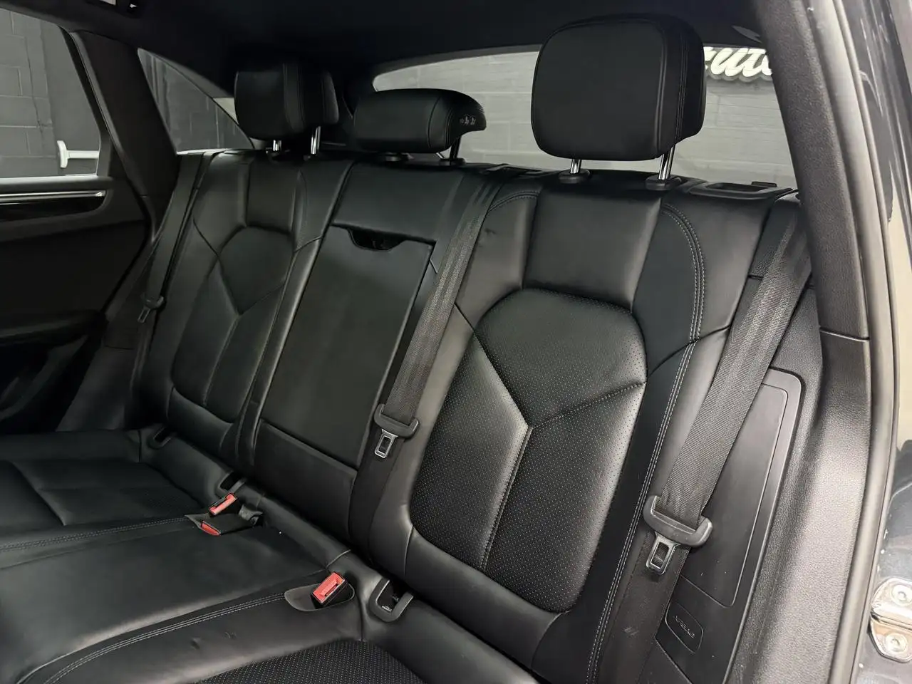 Porsche Macan photo Porsche Macan