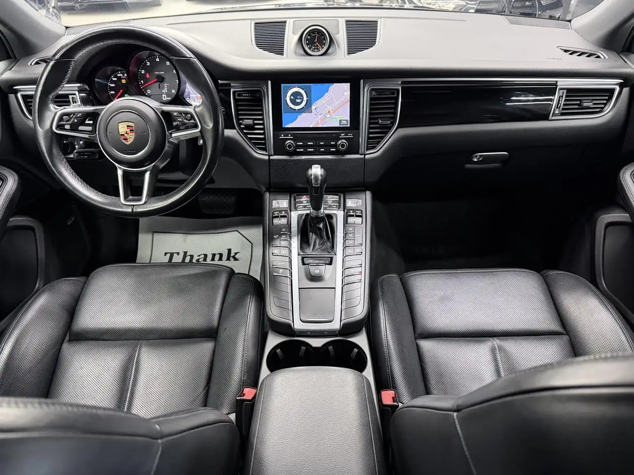 Porsche Macan photo Porsche Macan