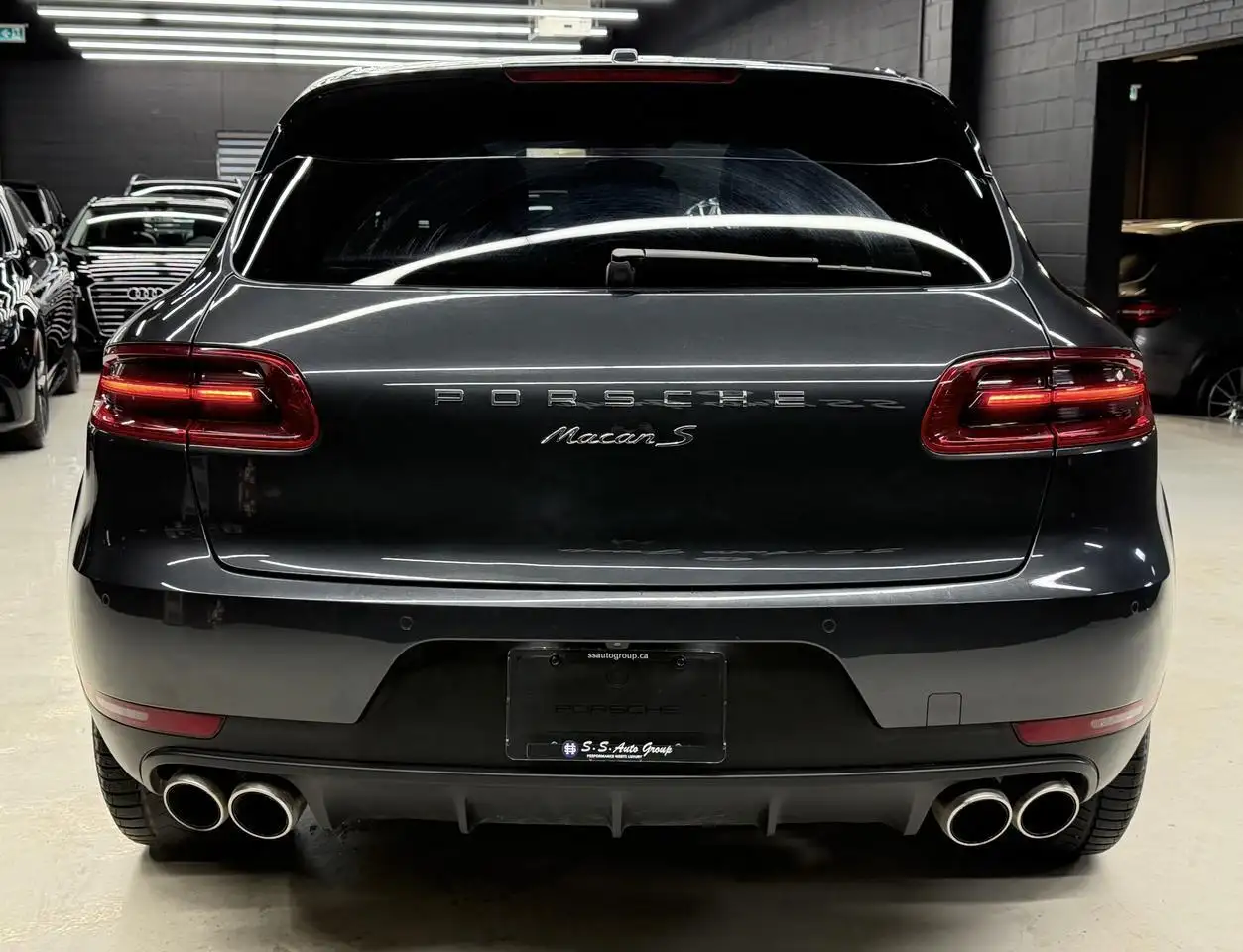 Porsche Macan photo Porsche Macan