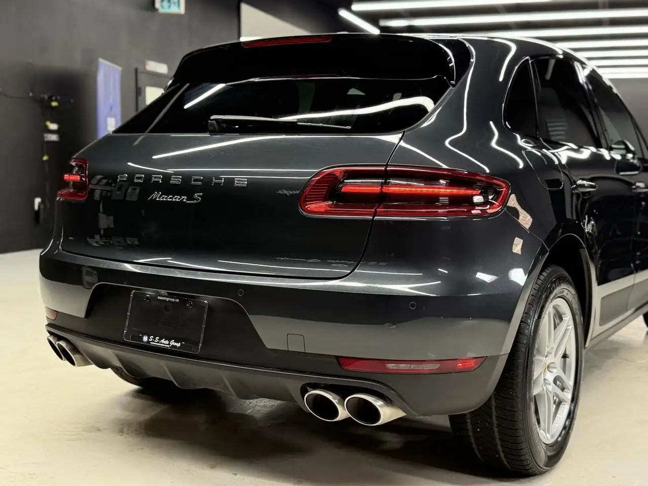 Porsche Macan photo Porsche Macan