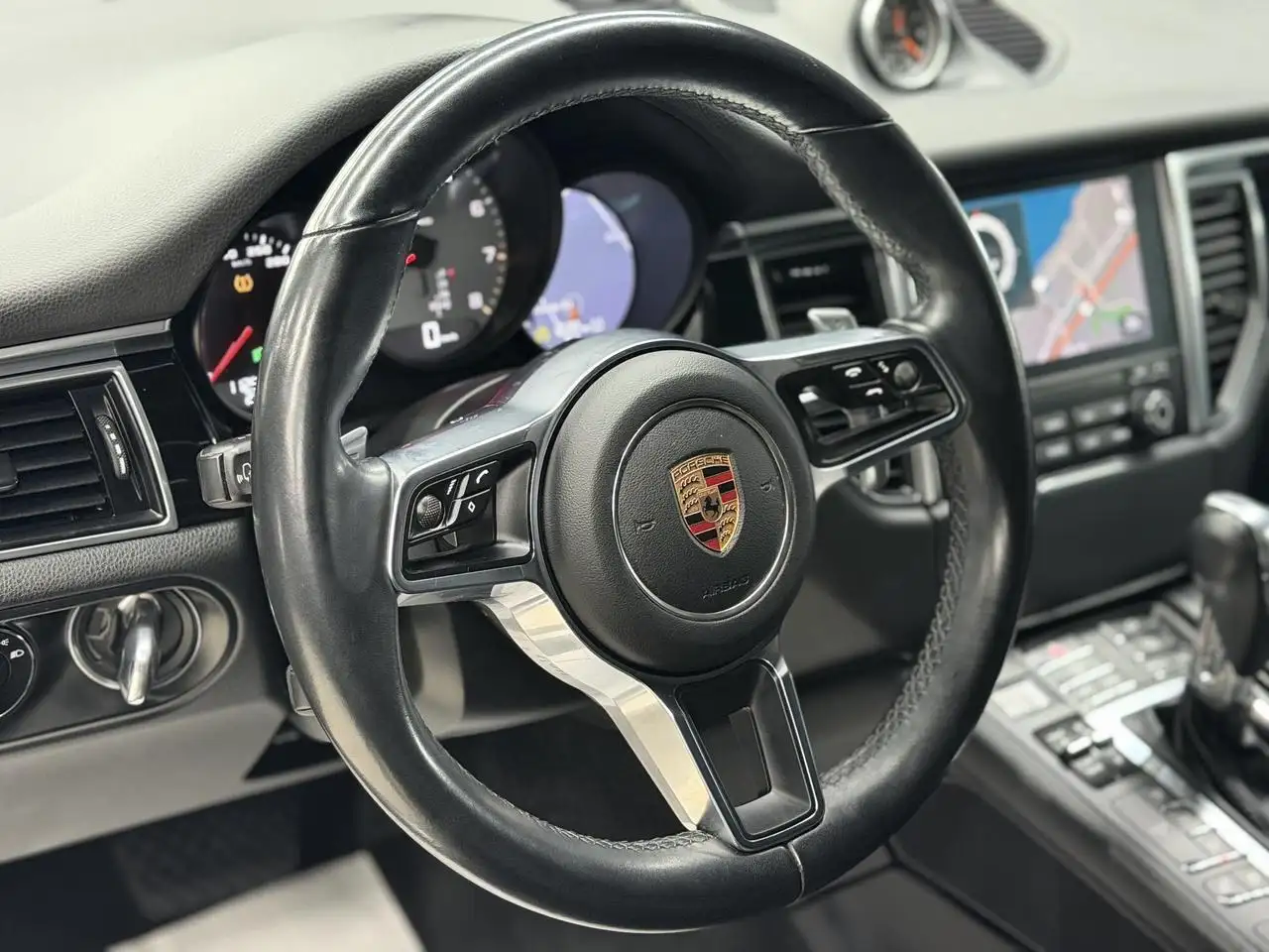 Porsche Macan photo Porsche Macan