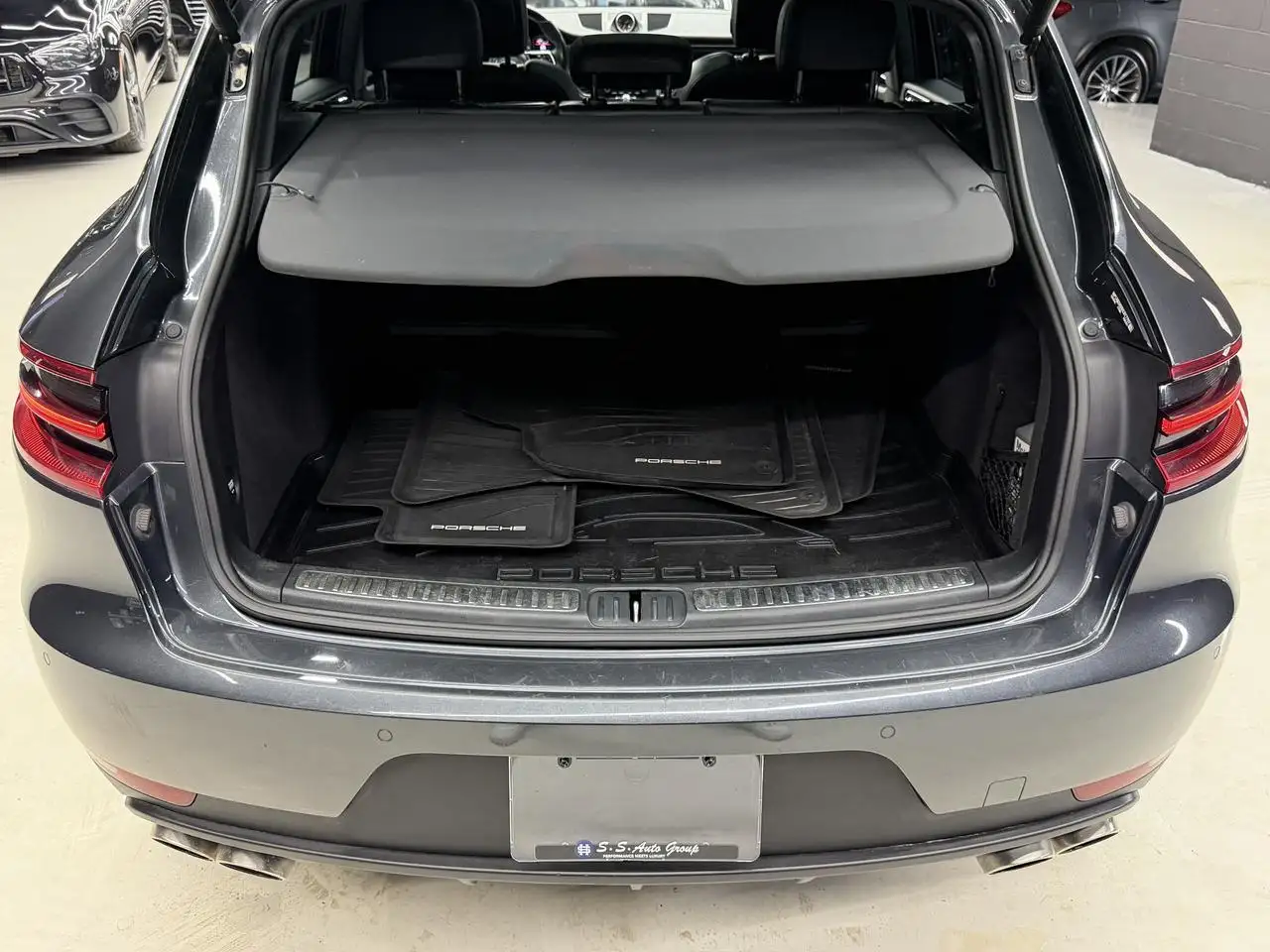 Porsche Macan photo Porsche Macan