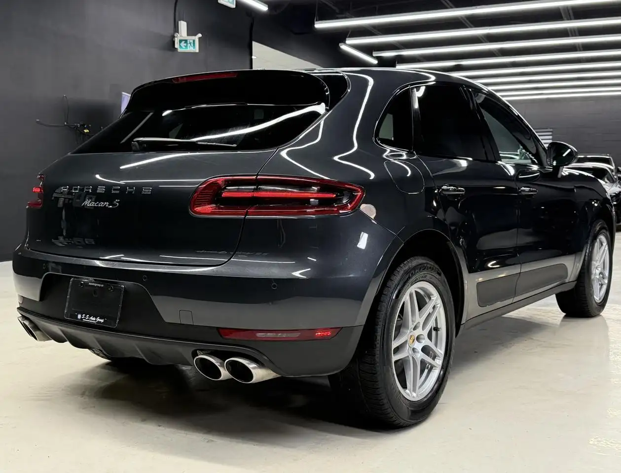 Porsche Macan photo Porsche Macan