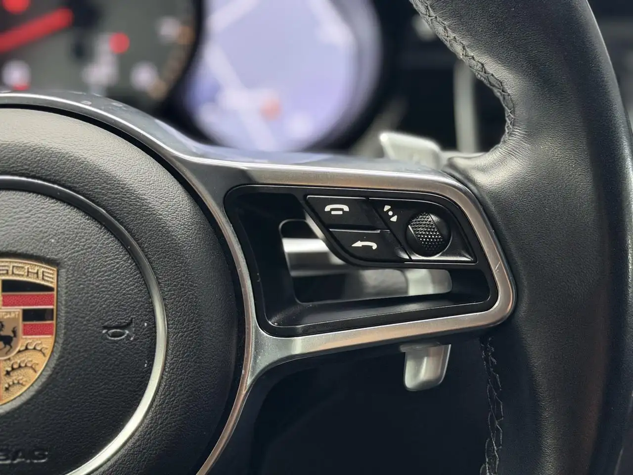 Porsche Macan photo Porsche Macan
