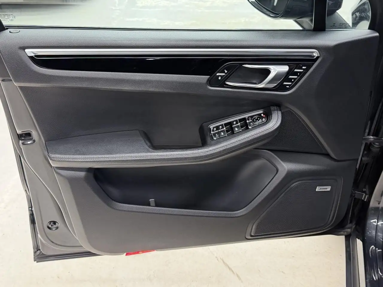 Porsche Macan photo Porsche Macan